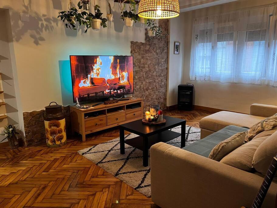 Amplio Piso A 400M De La Playa Apartment Хихон Екстериор снимка