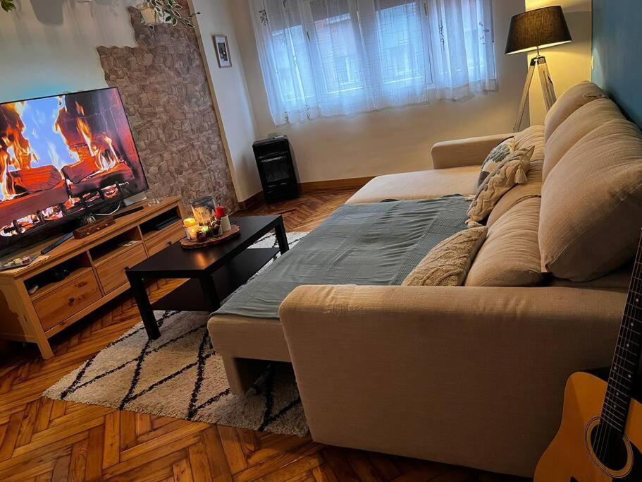Amplio Piso A 400M De La Playa Apartment Хихон Екстериор снимка